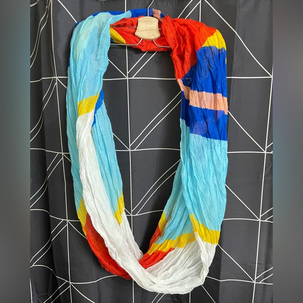 Contemporary pattern Infinity scarf, good condition